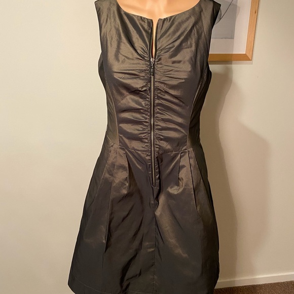 Cue metallic zip front dress size 10 - Picture 7 of 7